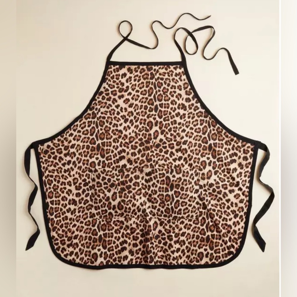 #x876 - Torrid Fifties Leopard Animal Print with Black Accents Pocket Apron